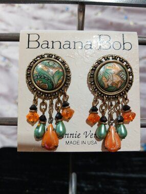 Vintage Banana Bob gold clip on earrings w/ green/orange setting & bead dangles